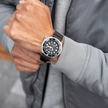 Καταδυτικό ρολόι Citizen Promaster Eco-Drive Divers BN0150-10E με μαύρο καουτσούκ λουράκι και μαύρο καντράν διαμέτρου 44mm.